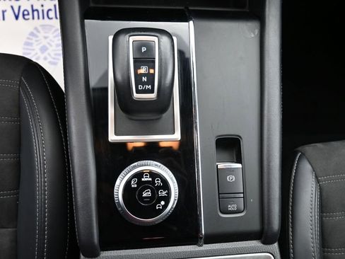 Used 2024 Mitsubishi Outlander SE image 12