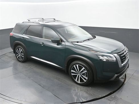 Used 2024 Nissan Pathfinder Platinum image 30