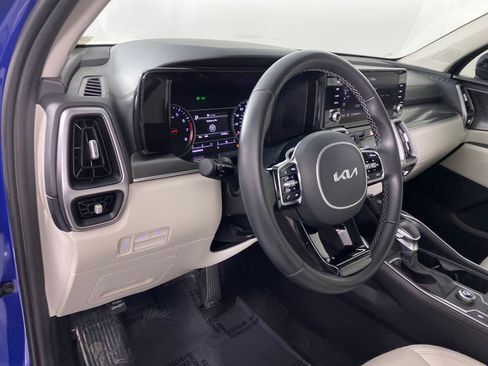 Certified 2022 Kia Sorento S w/ Panoramic Sunroof Package image 11