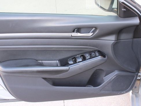 Used 2021 Nissan Altima 2.5 SV image 19