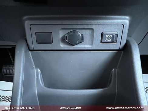 Used 2012 Toyota Prius V Three image 40