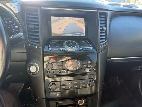 Used 2017 INFINITI QX70 3.7 image 18