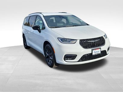 New 2026 Chrysler Pacifica Select w/ S Appearance Package