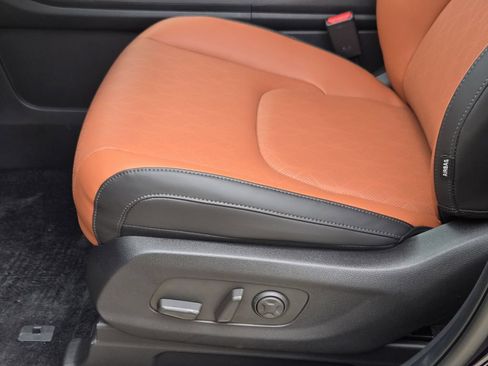 New 2026 Kia Carnival EX FWD image 19