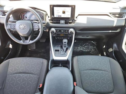 Used 2024 Toyota RAV4 XLE FWD image 21
