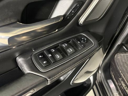 Used 2020 RAM 1500 Limited w/ Black Appearance Package AWD/4WD image 15