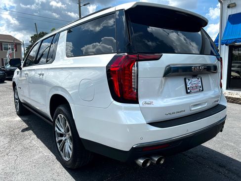 Used 2022 GMC Yukon XL AT4 image 7