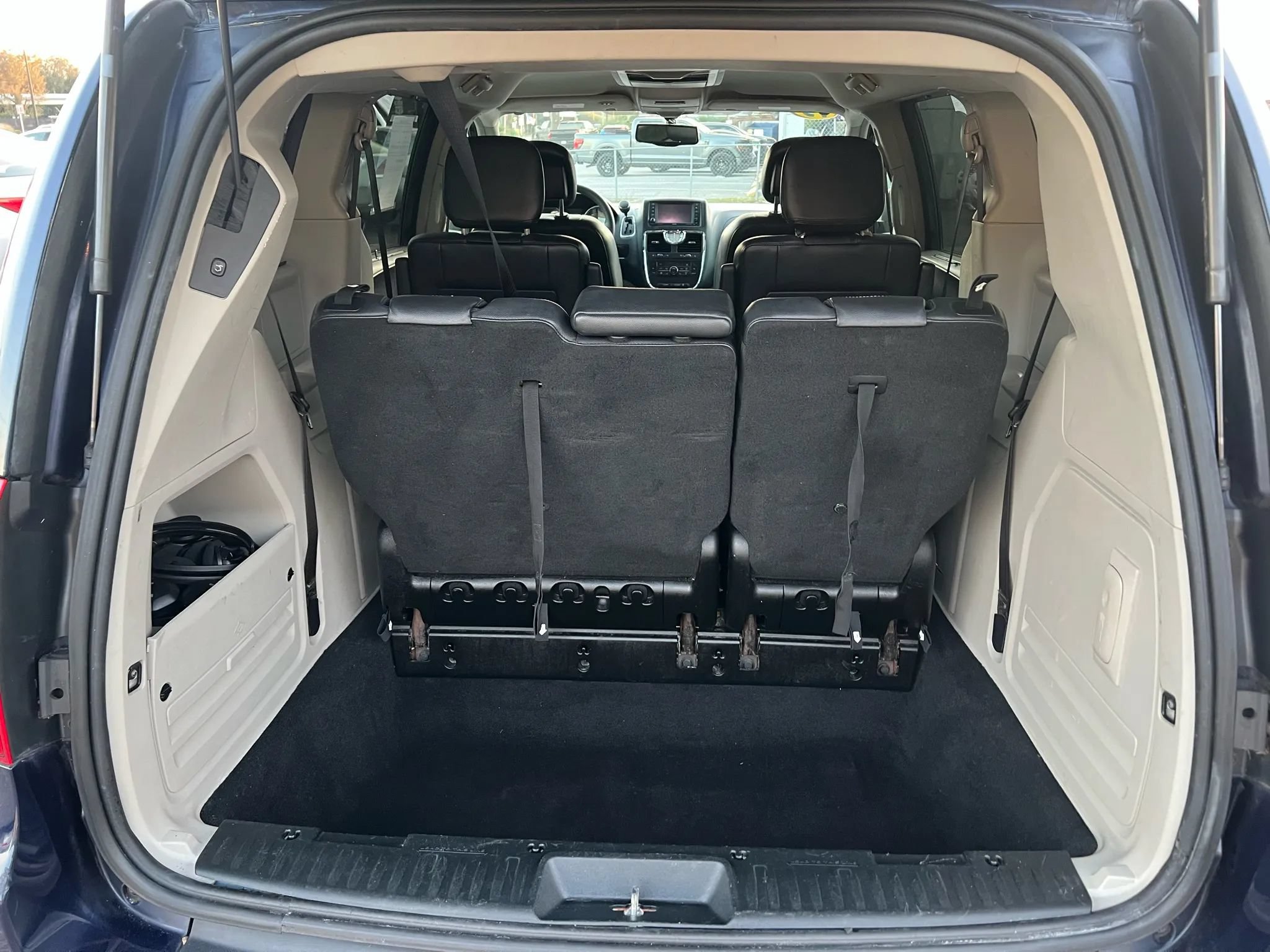 Used 2013 Chrysler Town & Country Touring-L w/ Entertainment Group #2 FWD image 16