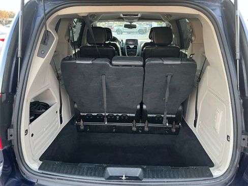 Used 2013 Chrysler Town & Country Touring-L w/ Entertainment Group #2 FWD image 16