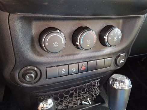 Used 2016 Jeep Wrangler Unlimited Sport w/ Quick Order Package 24S AWD/4WD image 21