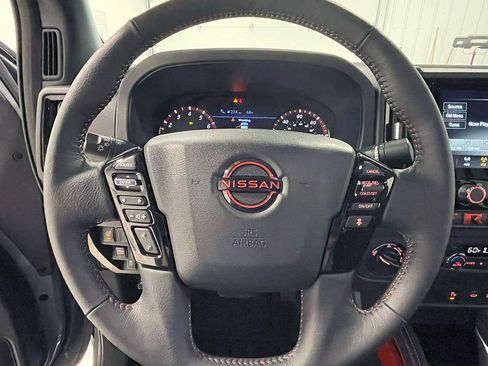Used 2025 Nissan Frontier PRO-4X image 28