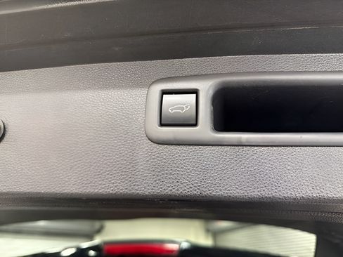 Used 2022 Toyota Highlander XSE FWD image 38