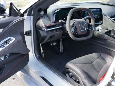 Used 2023 Chevrolet Corvette Stingray Premium Conv w/ Z51 Performance Package image 13