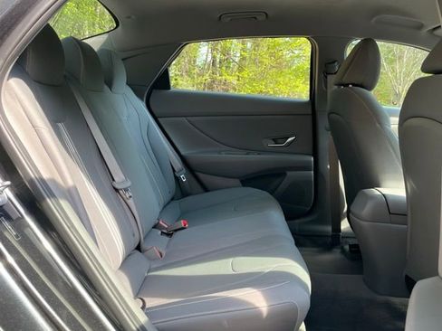 Used 2023 Hyundai Elantra SEL w/ Convenience Package image 18