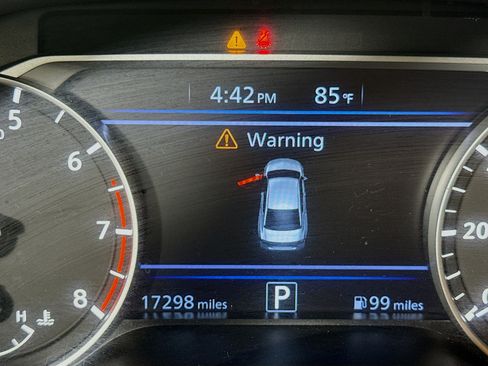 Used 2023 Nissan Altima 2.5 SV FWD image 16