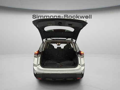 Used 2025 Nissan Rogue SV AWD/4WD image 8