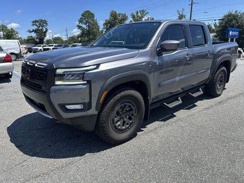 Used 2025 Nissan Frontier Pro-X RWD image 3