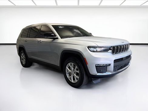 Used 2023 Jeep Grand Cherokee L Limited w/ Luxury Tech Group II AWD/4WD image 3