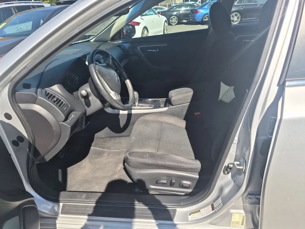 Used 2015 Nissan Altima 2.5 SV w/ Convenience Package FWD image 12