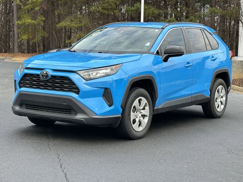 Used 2021 Toyota RAV4 LE image 5