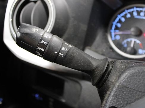 Used 2016 Toyota Tacoma Limited image 24