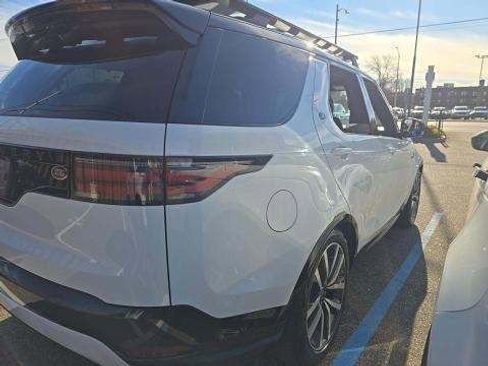 Used 2023 Land Rover Discovery S R-Dynamic image 11