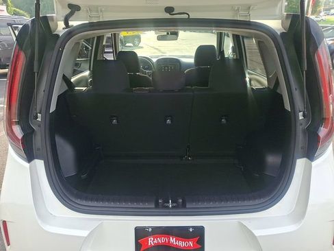 Used 2025 Kia Soul LX w/ LX Technology Package FWD image 29