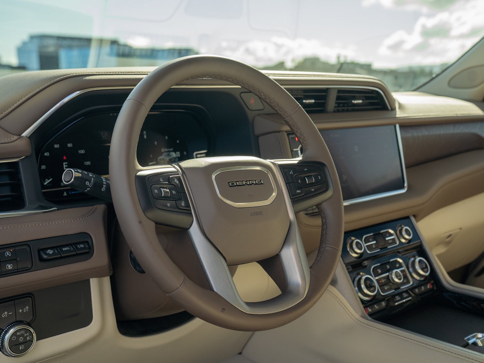 Used 2023 GMC Yukon Denali AWD/4WD image 17