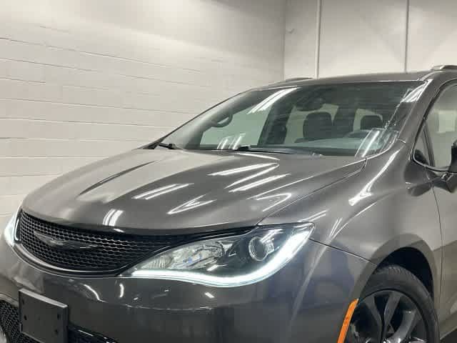 Used 2020 Chrysler Pacifica Limited FWD image 32