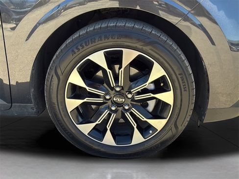 Used 2024 Kia Carnival EX image 32