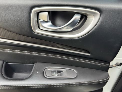 Used 2019 INFINITI QX60 Luxe w/ Essential Package image 38