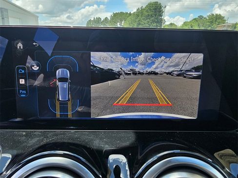 Used 2025 Mercedes-Benz GLB 250 image 20