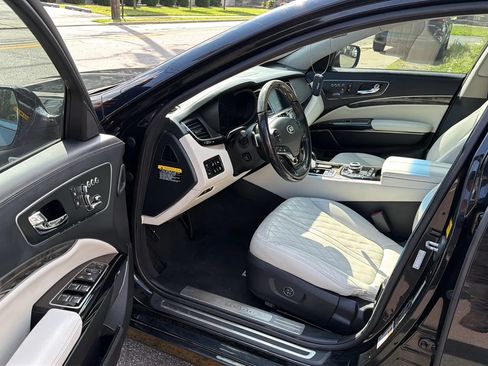Used 2017 Kia K900 Luxury w/ VIP Plus Package RWD image 23
