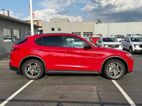 Used 2021 Alfa Romeo Stelvio Sprint w/ Nero Edizione AWD/4WD image 3