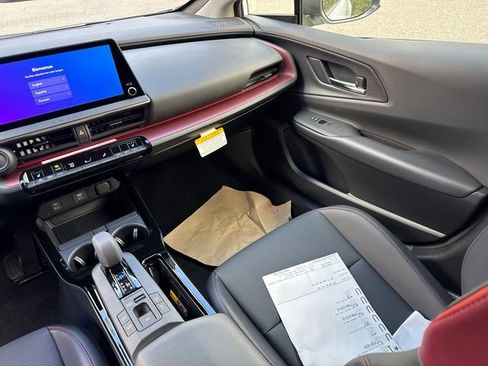 New 2026 Toyota Prius Plug-In Hybrid FWD image 19