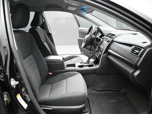 Used 2015 Toyota Camry LE image 13