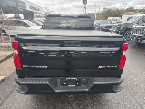 Used 2020 Chevrolet Silverado 1500 Custom w/ Custom Value Package image 8