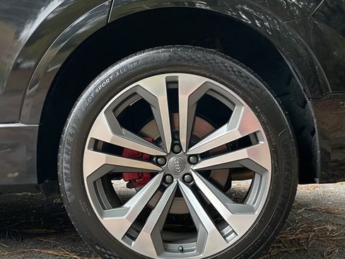 Used 2019 Audi Q8 Premium Plus w/ Premium Plus image 7