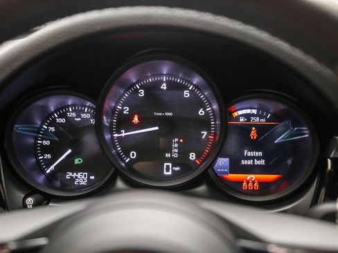 Certified 2022 Porsche Macan AWD/4WD image 26