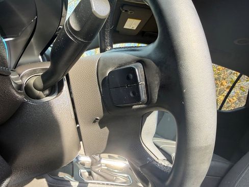 Used 2023 Chevrolet Traverse LT image 14