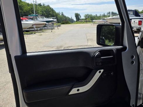 Used 2012 Jeep Wrangler Sahara AWD/4WD image 13