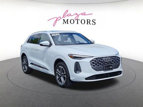 Used 2025 Audi Q5 Premium w/ Convenience Package AWD/4WD image 3