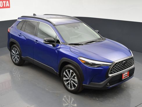 Used 2025 Toyota Corolla Cross XLE w/ Convenience Package image 25