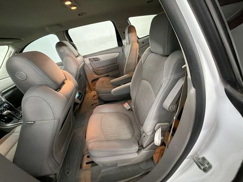 Used 2017 Chevrolet Traverse LT FWD image 21