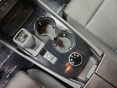 Used 2024 Nissan Rogue SV image 23