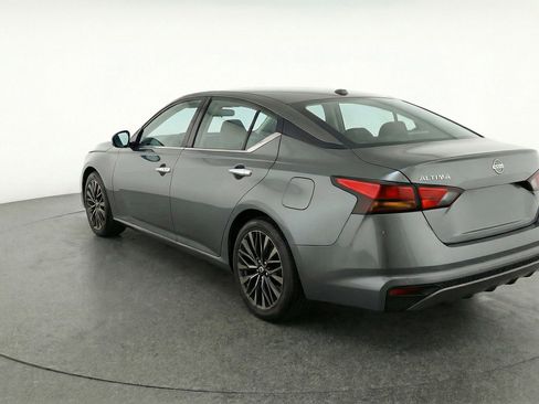 Used 2025 Nissan Altima 2.5 SV image 6