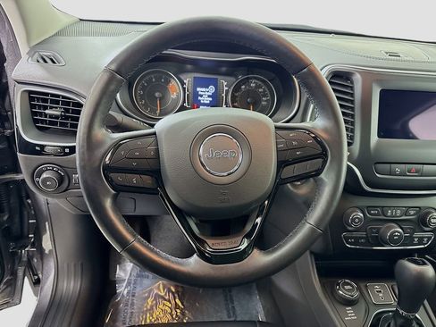 Used 2020 Jeep Cherokee Latitude Plus image 12