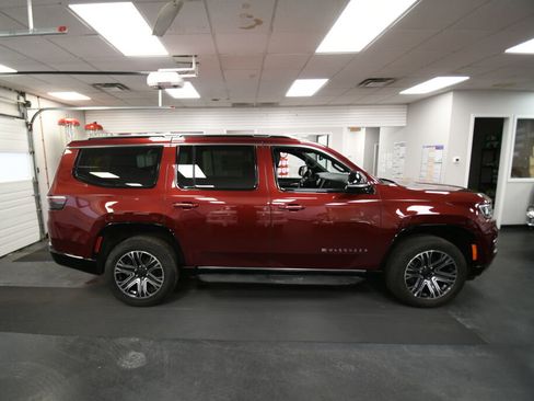 Used 2024 Jeep Wagoneer Series II image 9