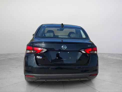 Used 2021 Nissan Versa SV FWD image 4