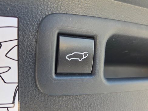 Used 2022 Toyota Highlander Bronze Edition FWD image 15